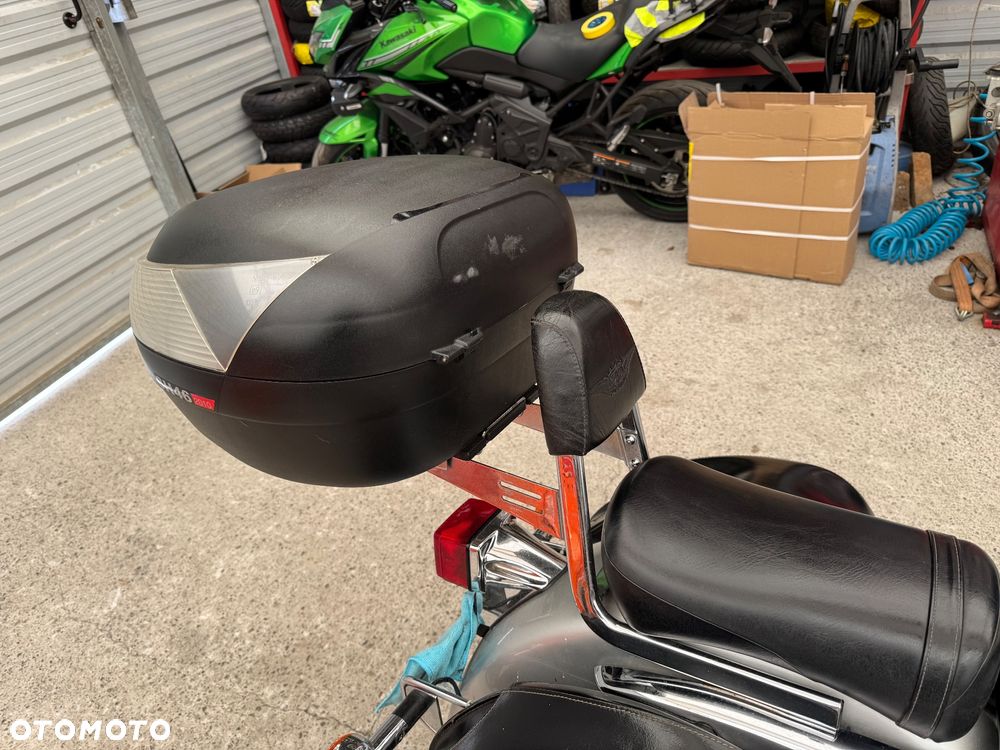 Suzuki Intruder - 10