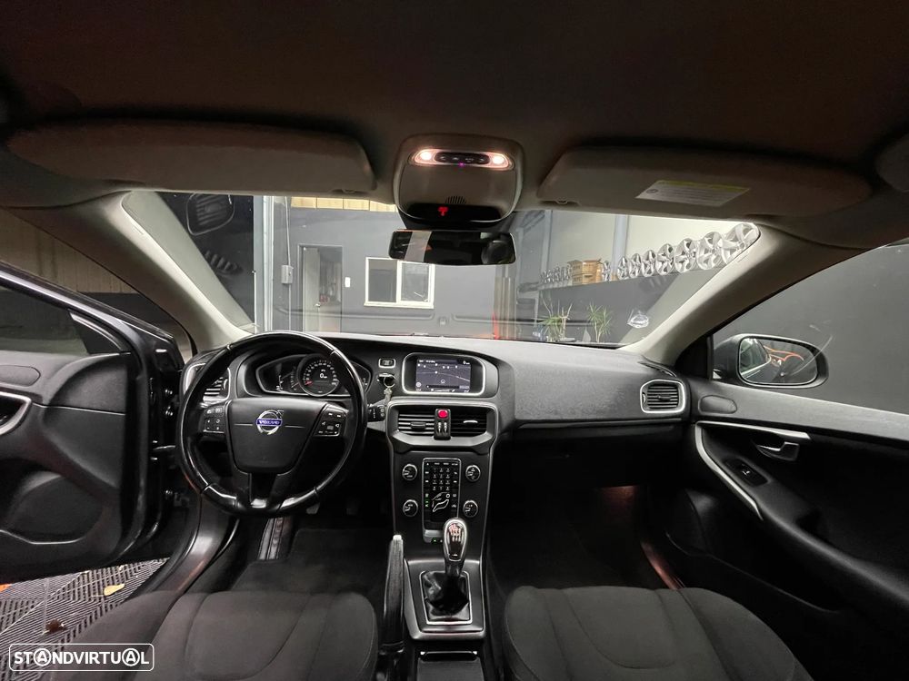 Volvo V40 1.6 D2 Momentum Eco - 17