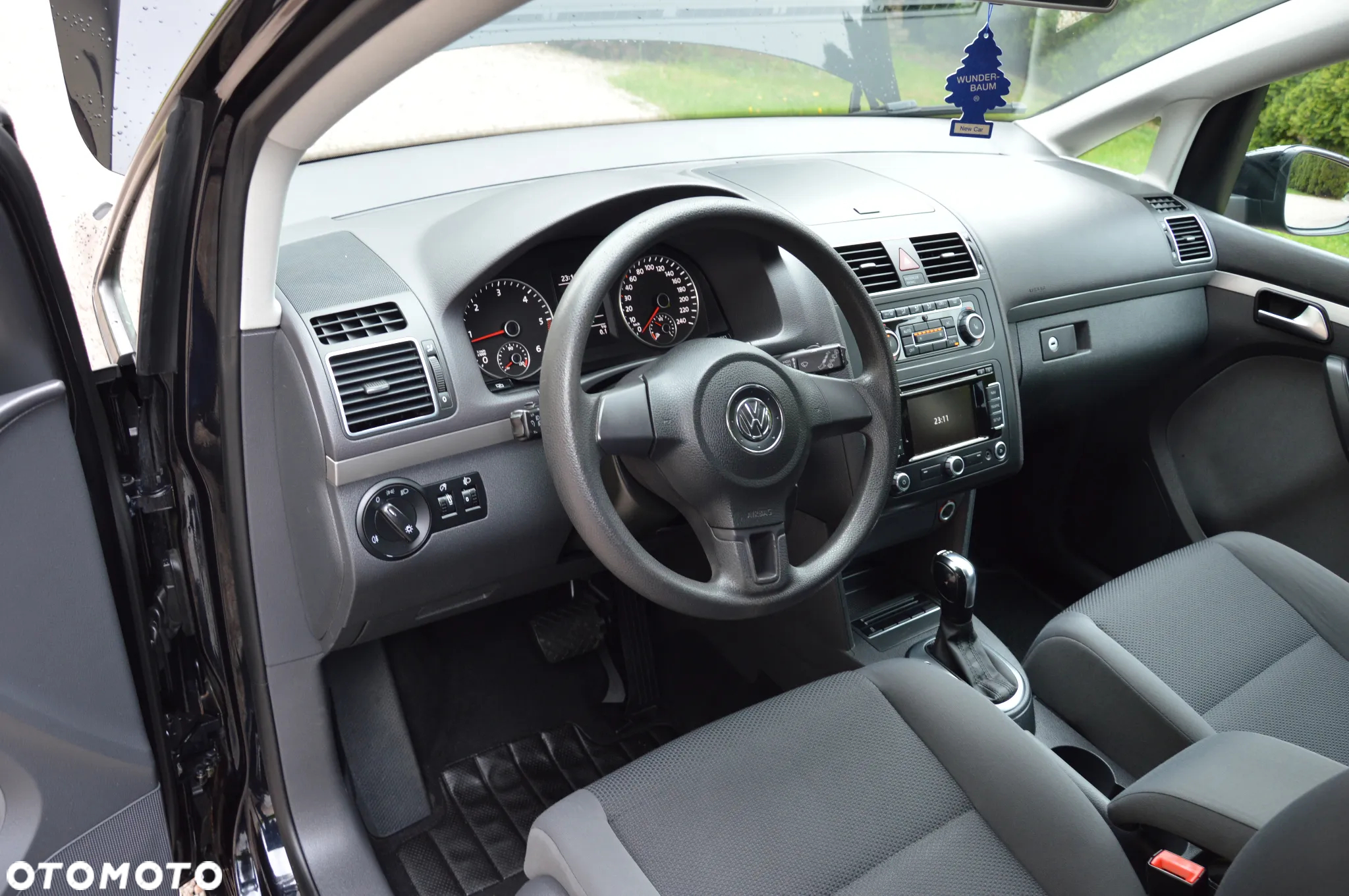 Volkswagen Touran - 26