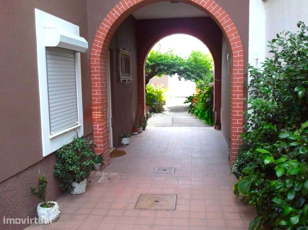 Moradia T5 c/ Jardim e garagem - Ao H. S. João / Faculdades / IPO - Grande imagem: 3/16