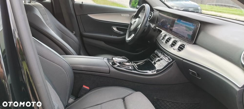 Mercedes-Benz Klasa E 220 d 9G-TRONIC - 22