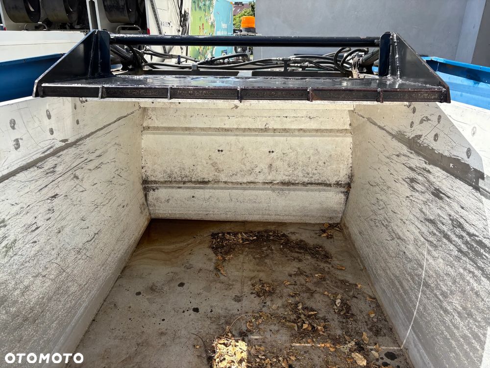 Nissan NT400 Śmieciarka Euro 6 + 5m3 + 3.5t + kat. B - 15