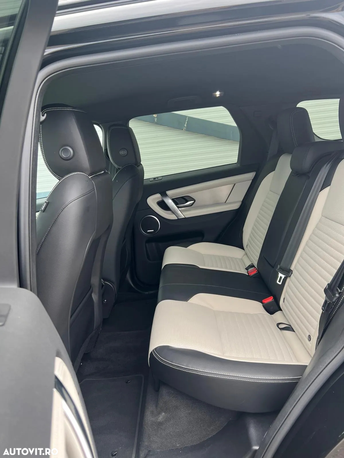 Land Rover Discovery Sport - 12
