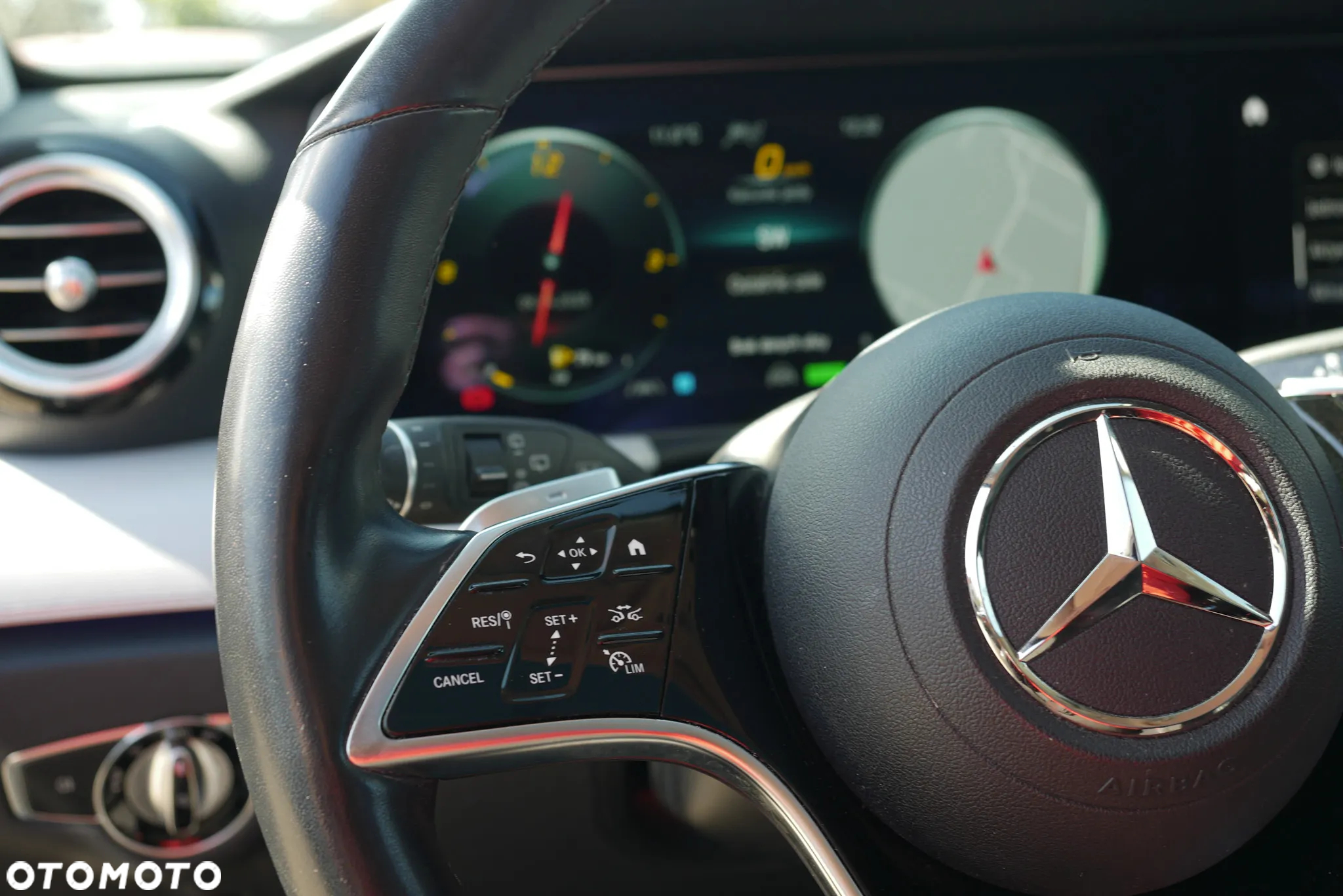 Mercedes-Benz Klasa E 220 d 4Matic T 9G-TRONIC Avantgarde - 20