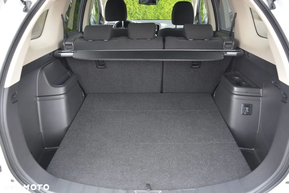 Mitsubishi Outlander - 16