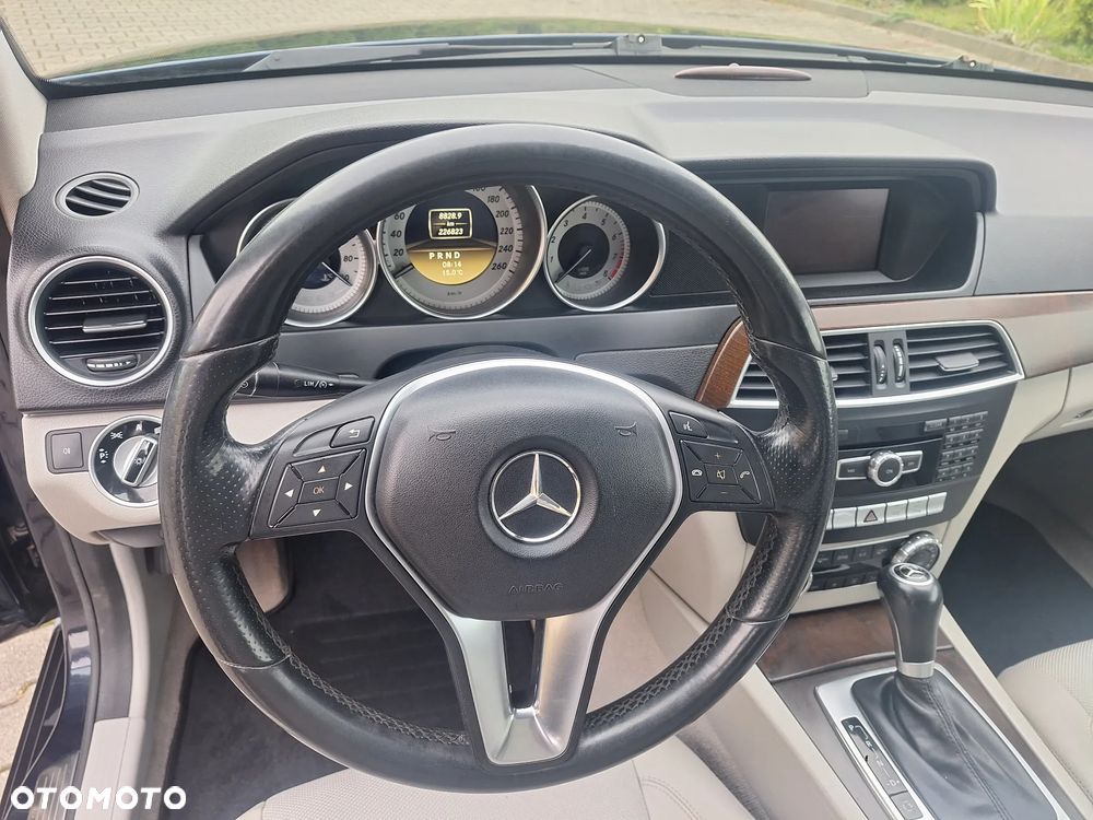 Mercedes-Benz Klasa C 180 Coupe BlueEFFICIENCY 7G-TRONIC - 15