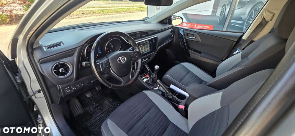 Toyota Auris 1.6 D-4D Design Edition - 32