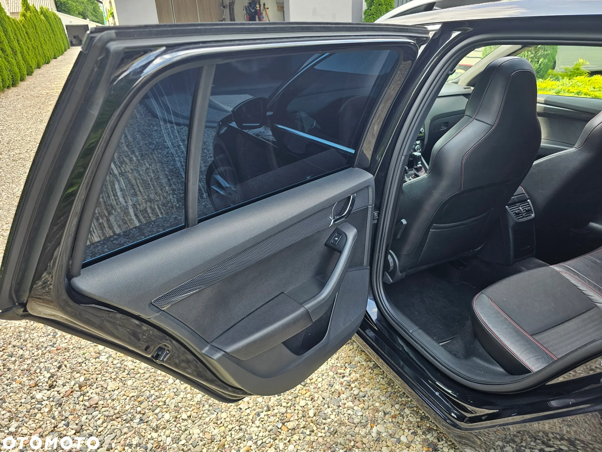 Skoda Octavia Combi 2.0 TDI DSG RS - 21