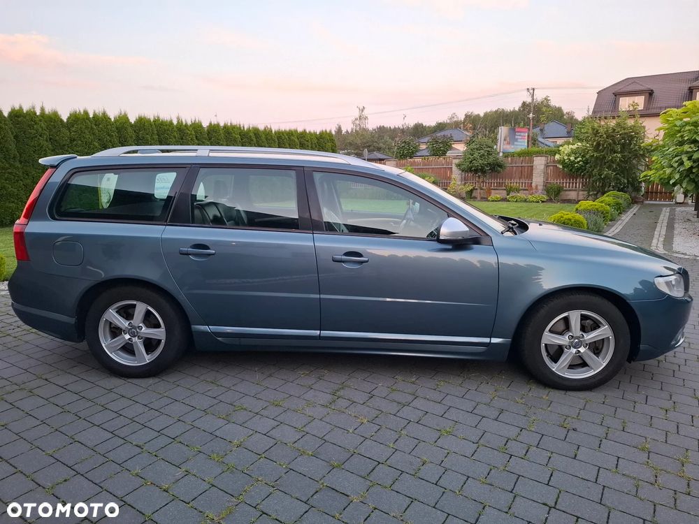 Volvo V70 D3 R-Design - 6
