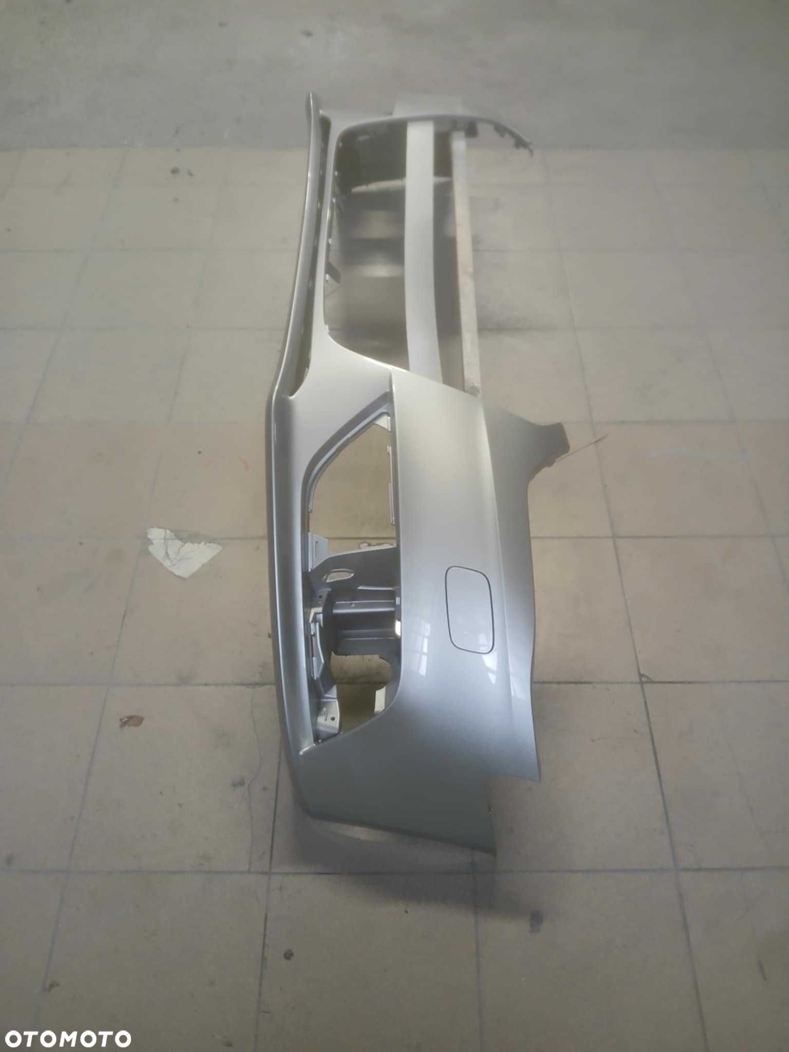 Audi A4 zderzak otwory na spryskiwacze LX7W - 2