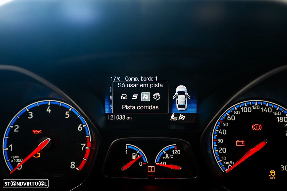 Ford Focus 2.3 EcoBoost S&S 4WD RS - 29