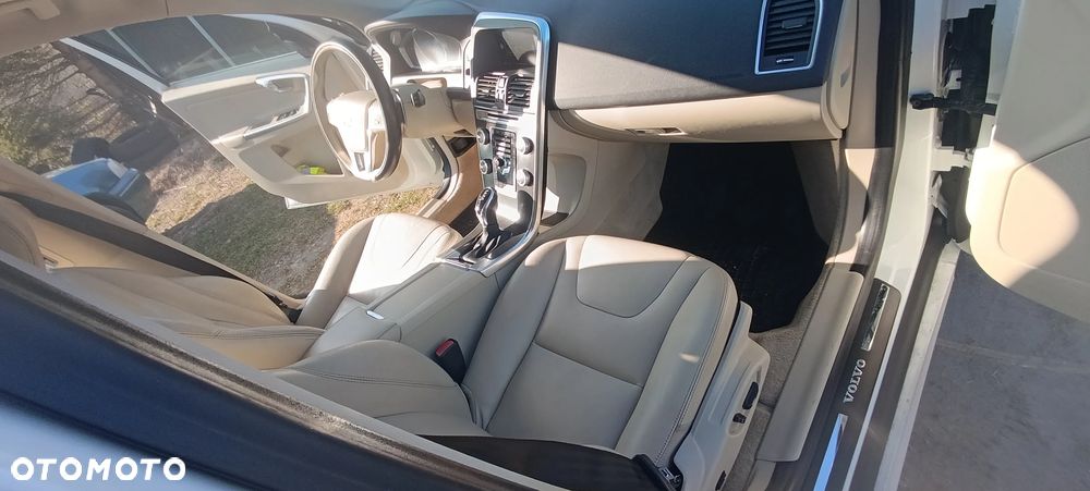 Volvo XC 60 T6 AWD Edition Pro - 22
