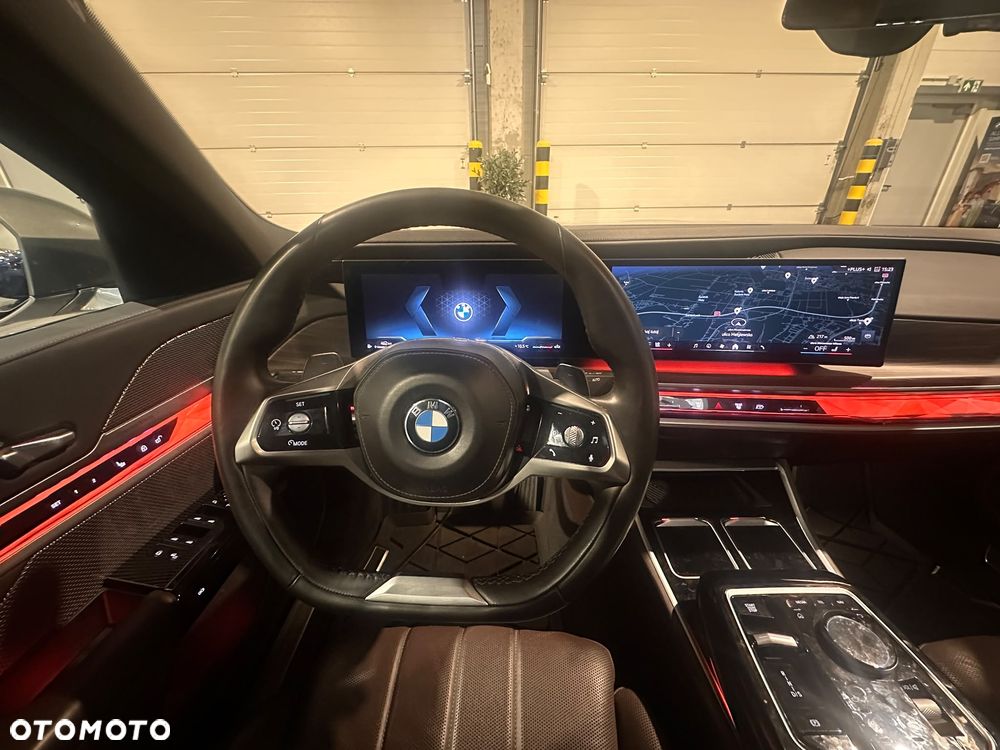 BMW Seria 7 730d xDrive mHEV - 17