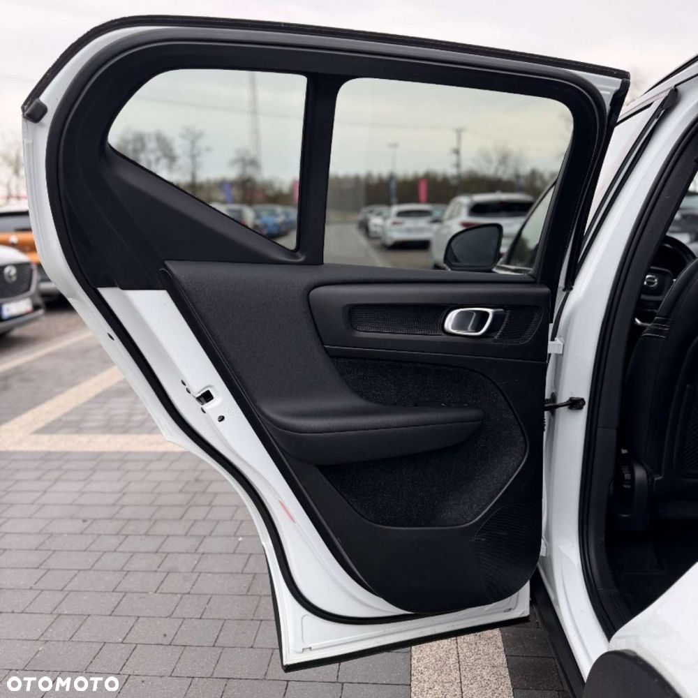 Volvo XC 40 D4 AWD R-Design (Intro Edition) - 22