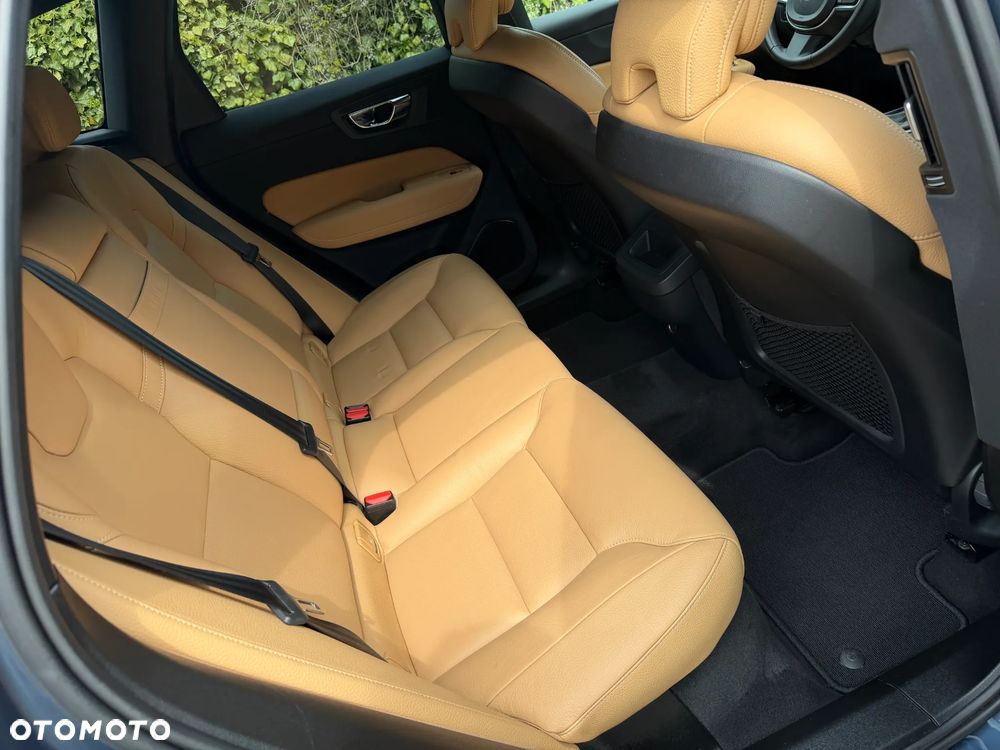 Volvo XC 60 T4 Momentum Pro - 31