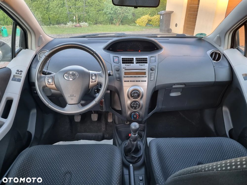 Toyota Yaris - 11