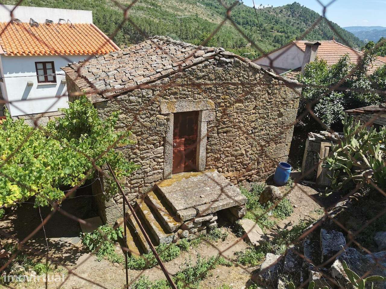 Conjunto de 3 Moradias para Recuperar em Arcos, Tabuaço — Um Projeto c - Grande imagem: 2/31