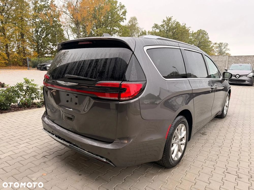 Chrysler Pacifica - 7