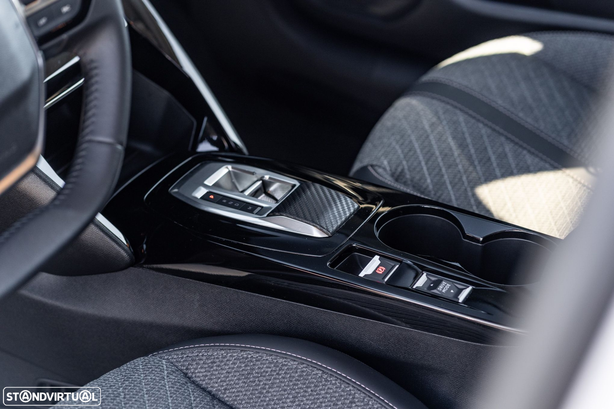 Peugeot 208 1.2 Hybrid Allure e-DCS6 - 15