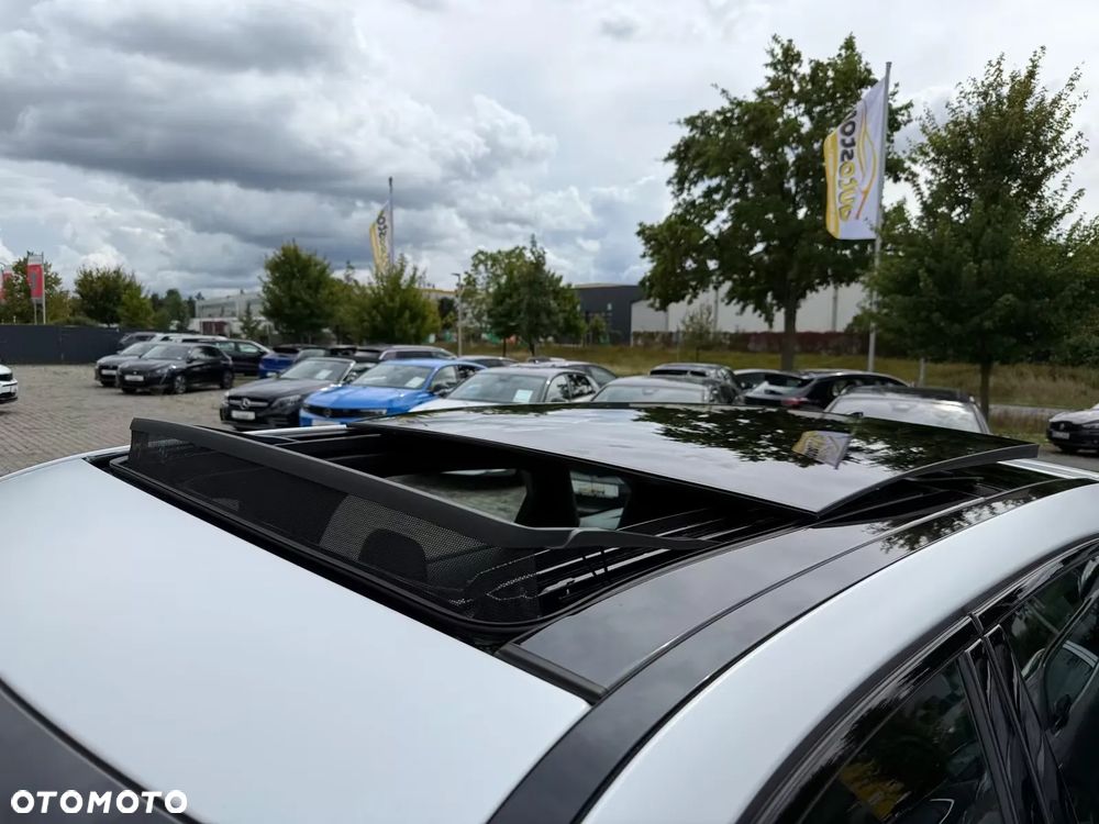 Jaguar F-Pace P550 AWD SVR - 12