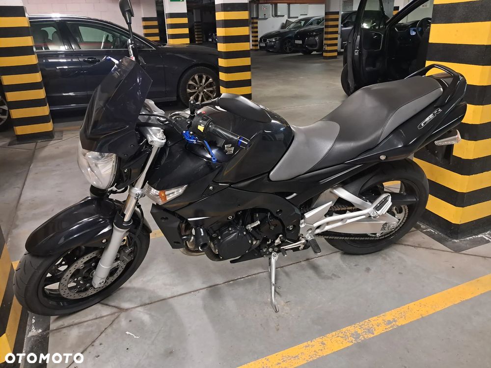 Suzuki GSR - 2
