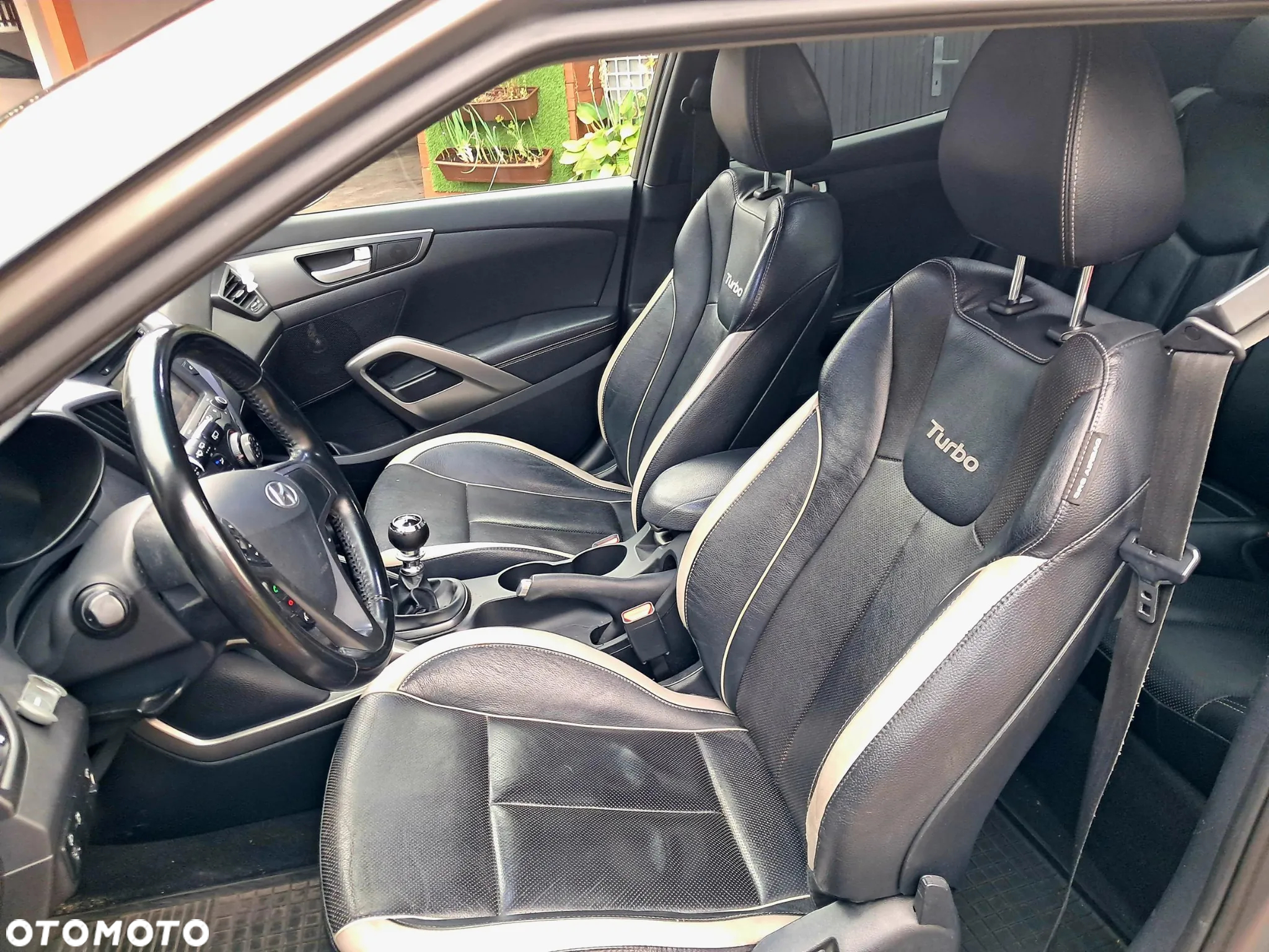 Hyundai Veloster 1.6 T-GDI Executive - 11