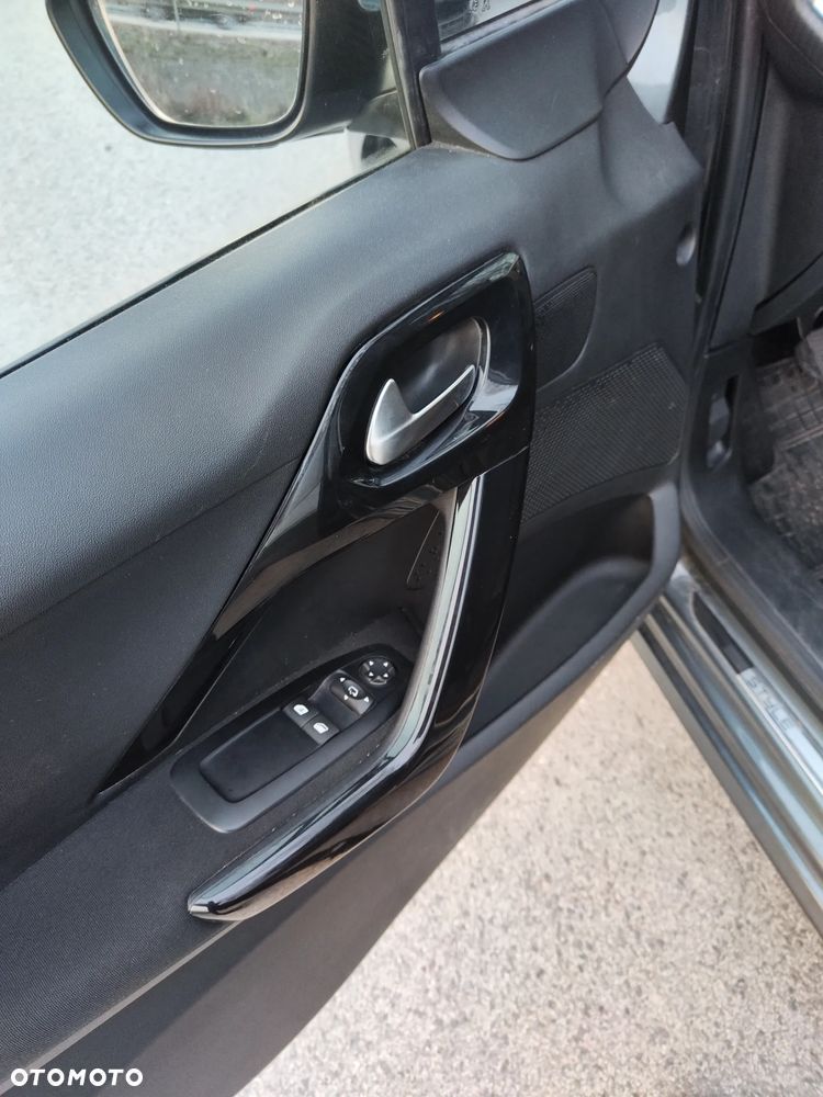 Peugeot 208 PureTech 82 Style - 10