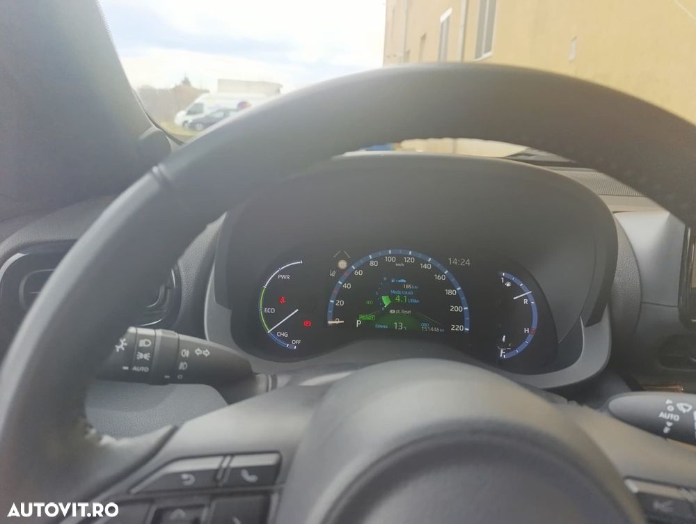 Toyota Yaris Cross 1.5 VVT-i HSD 4x2 Dynamic - 2