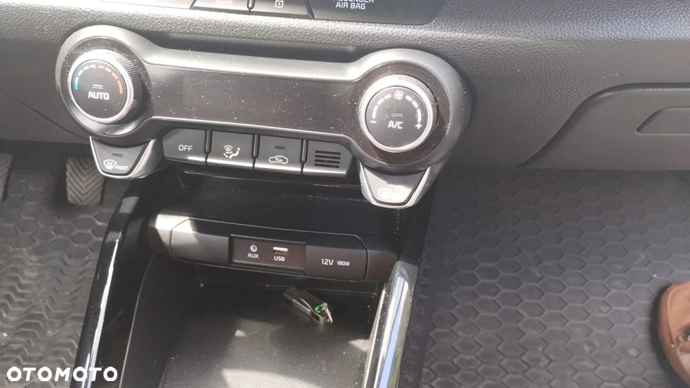 Kia Rio 1.2 L - 10