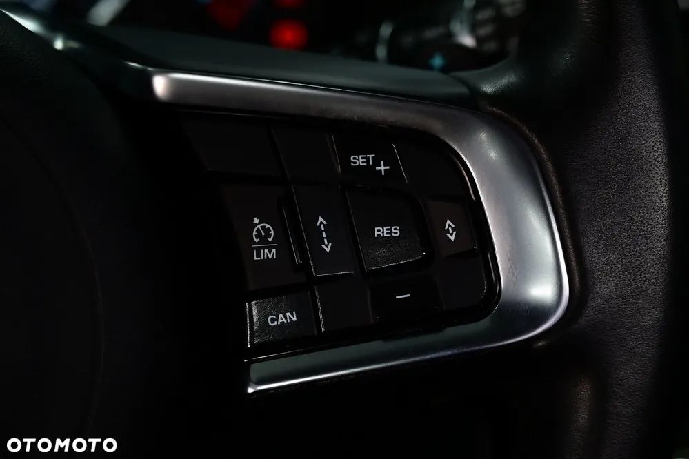 Jaguar F-Pace - 29