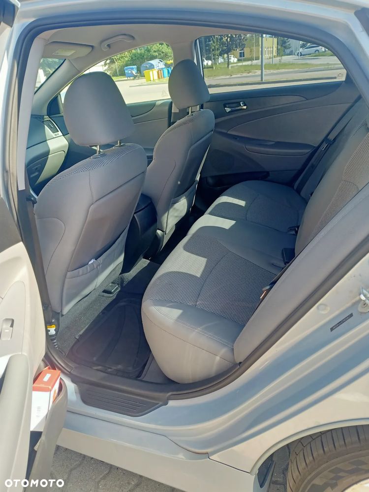 Hyundai Sonata - 8