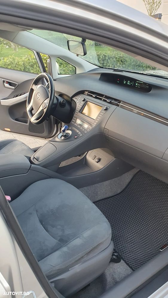 Toyota Prius (Hybrid) Sol - 9
