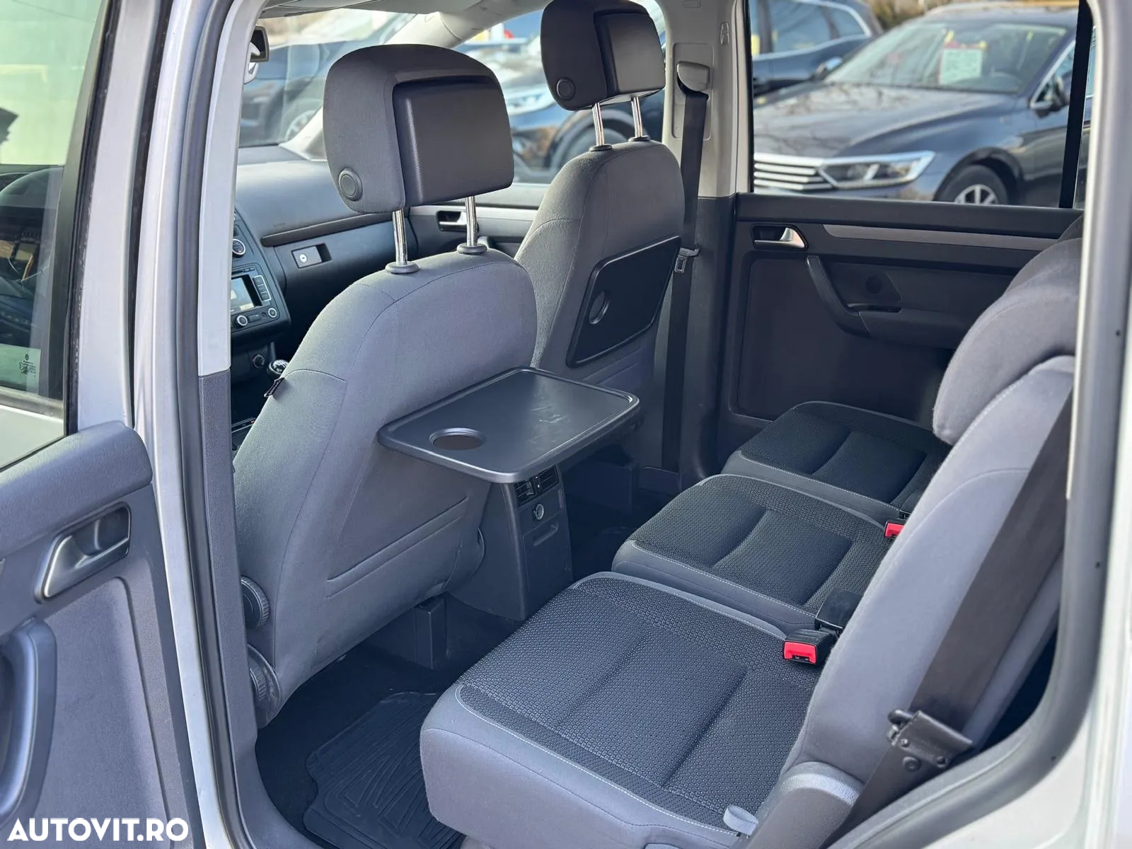 Volkswagen Touran 1.6 TDI BlueMotion Technology Comfortline - 12