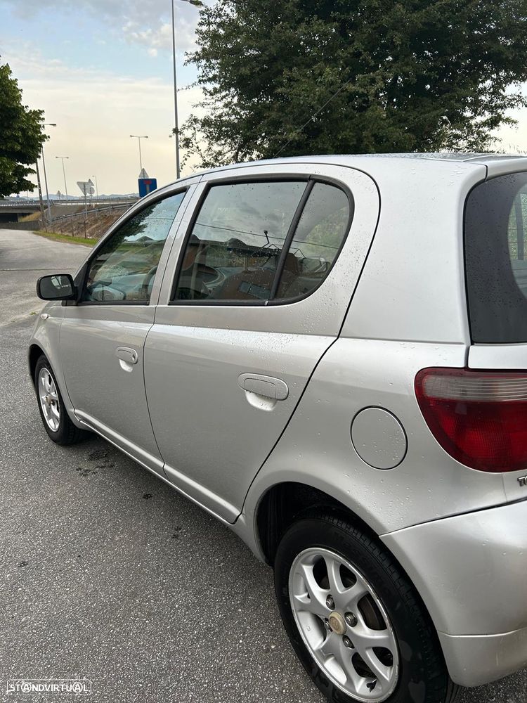 Toyota Yaris 1.0 Base C/Radio - 3