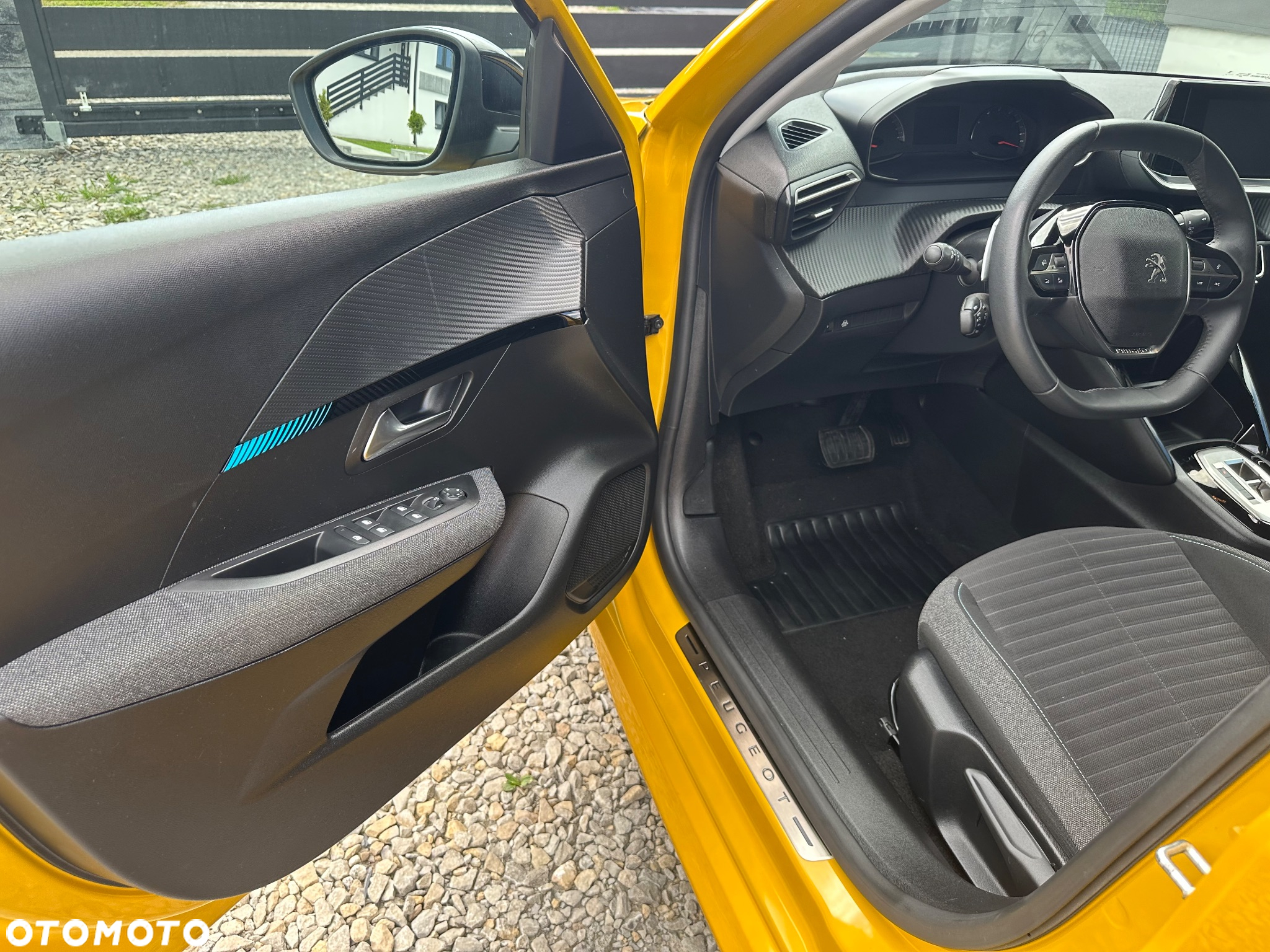 Peugeot 208 - 13