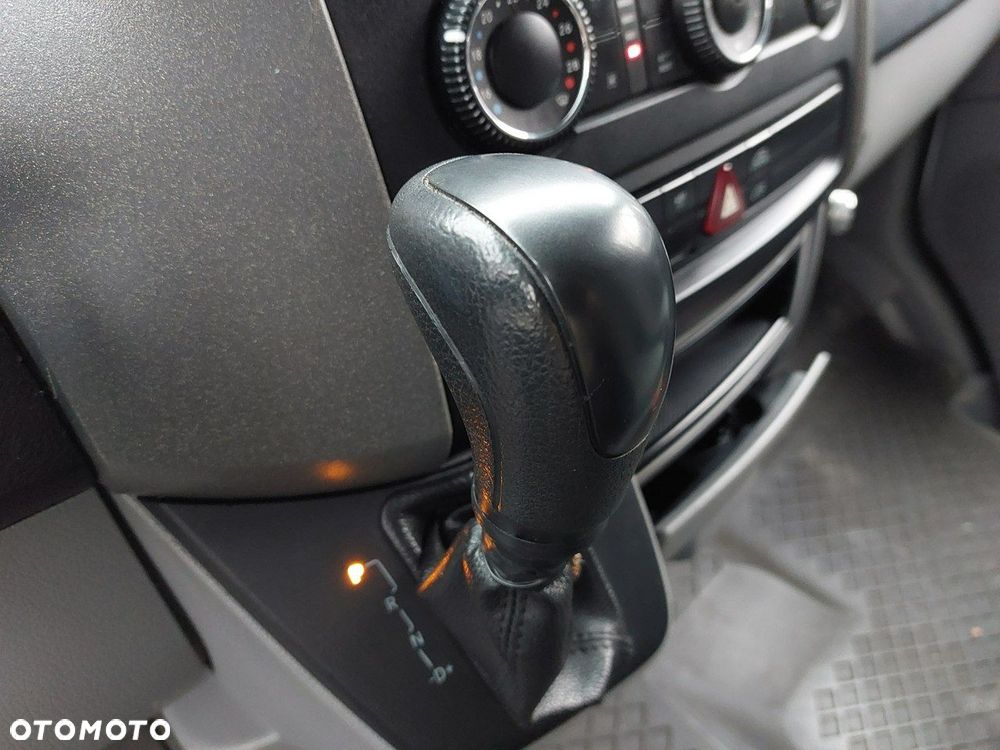 Mercedes-Benz Sprinter - 20
