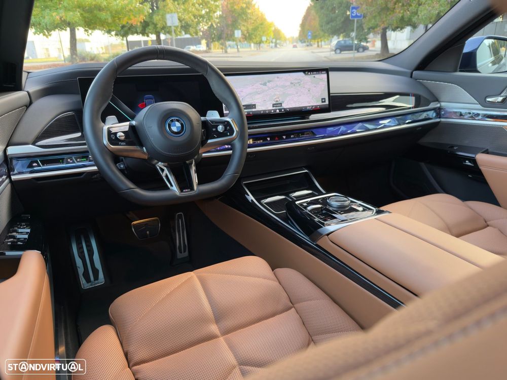 BMW 750 - 12