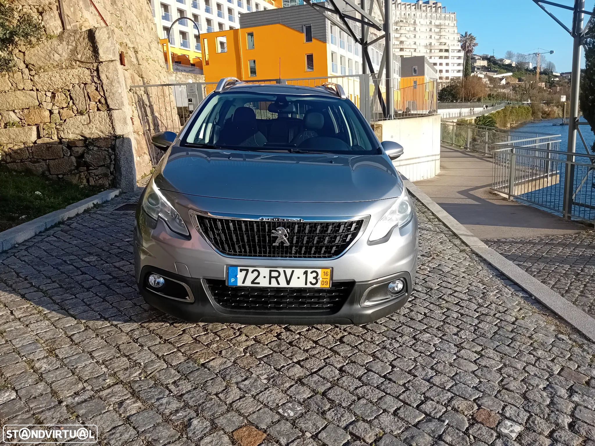 Peugeot 2008 1.6 BlueHDi Style - 32