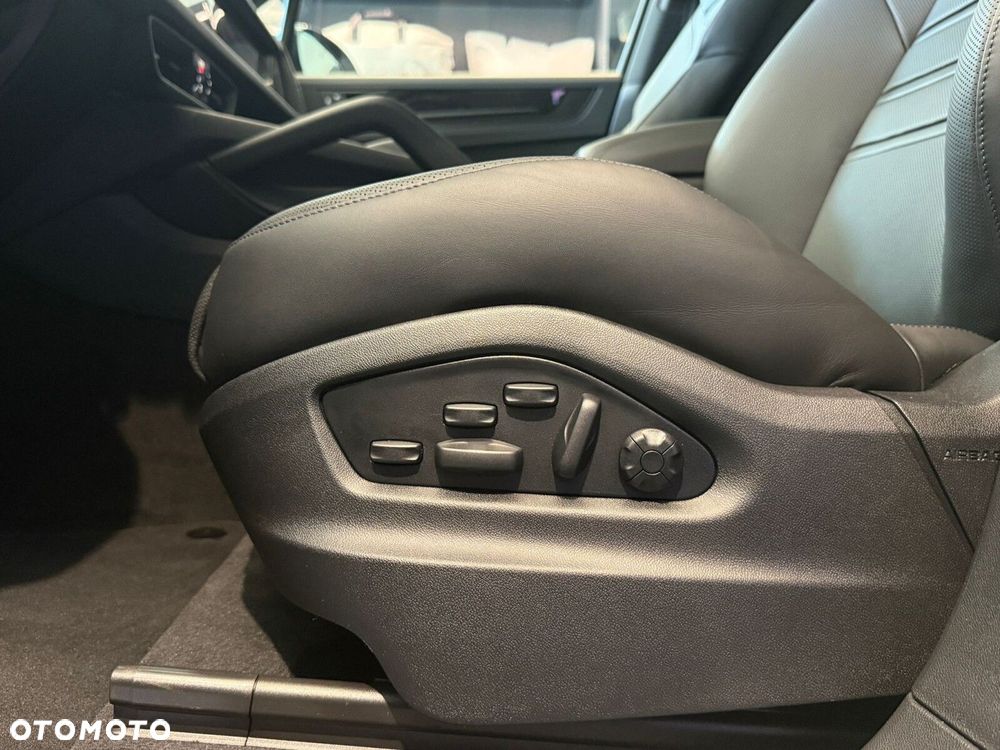 Porsche Cayenne - 20