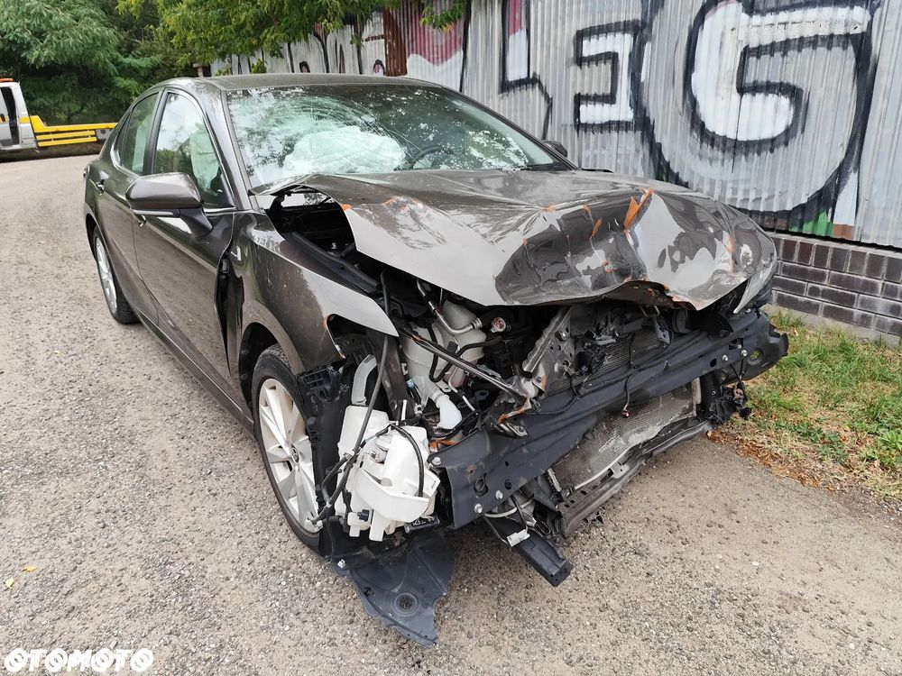 Toyota Camry 2.5 Hybrid Comfort CVT - 2