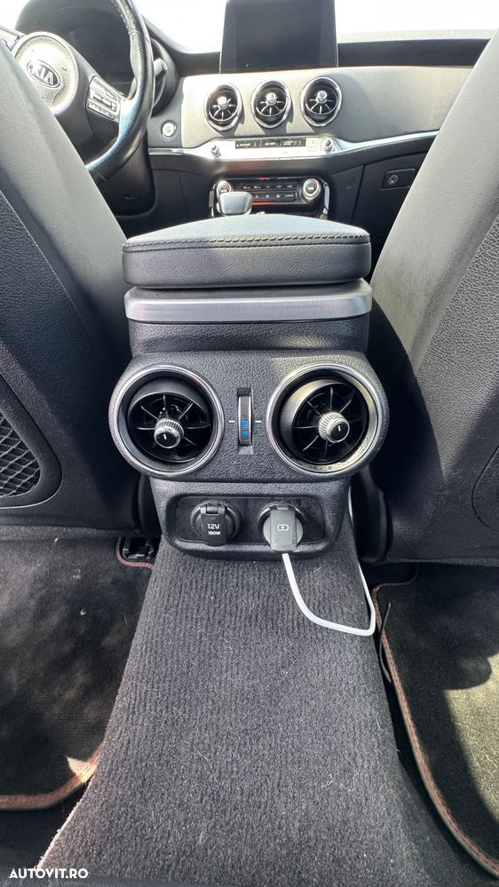 Kia Stinger 3.3 T-GDI 8AT AWD GT - 7