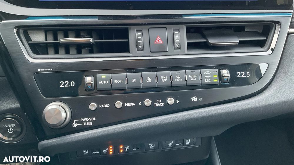 Lexus Seria ES 300h 2.5 TNGA HV 25H- 4X2 CVT Luxury - 19