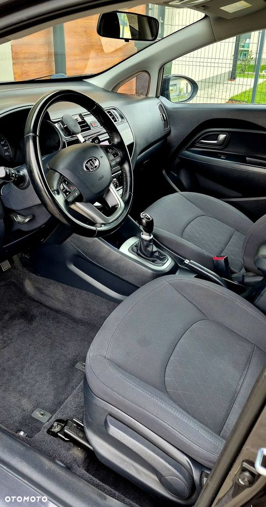 Kia Rio - 11