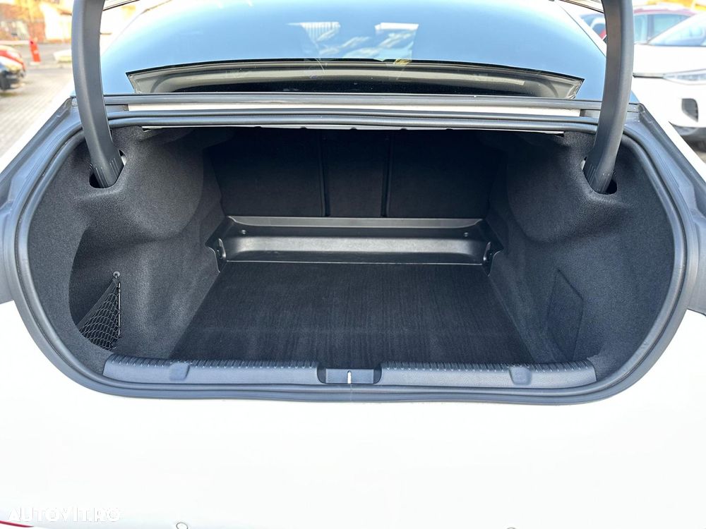 Mercedes-Benz EQE 300 Electric Art - 40