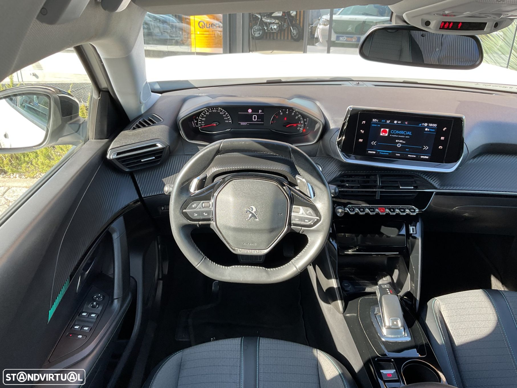 Peugeot 2008 1.2 PureTech Allure Pack EAT8 - 26
