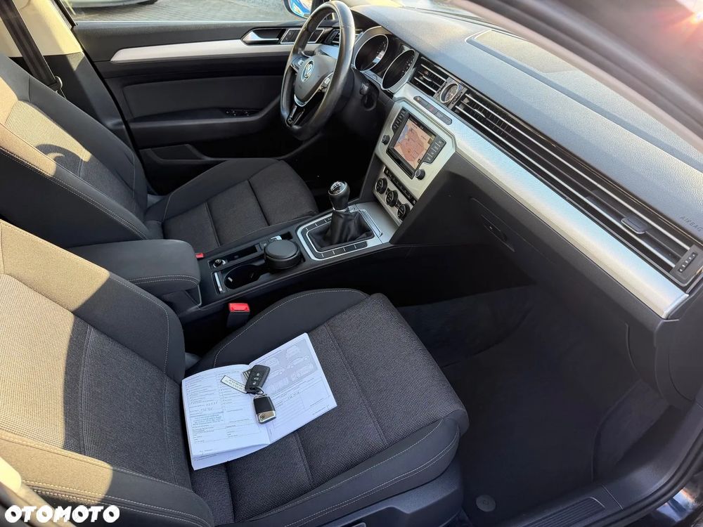 Volkswagen Passat 2.0 TDI (BlueMotion Technology) Comfortline - 15