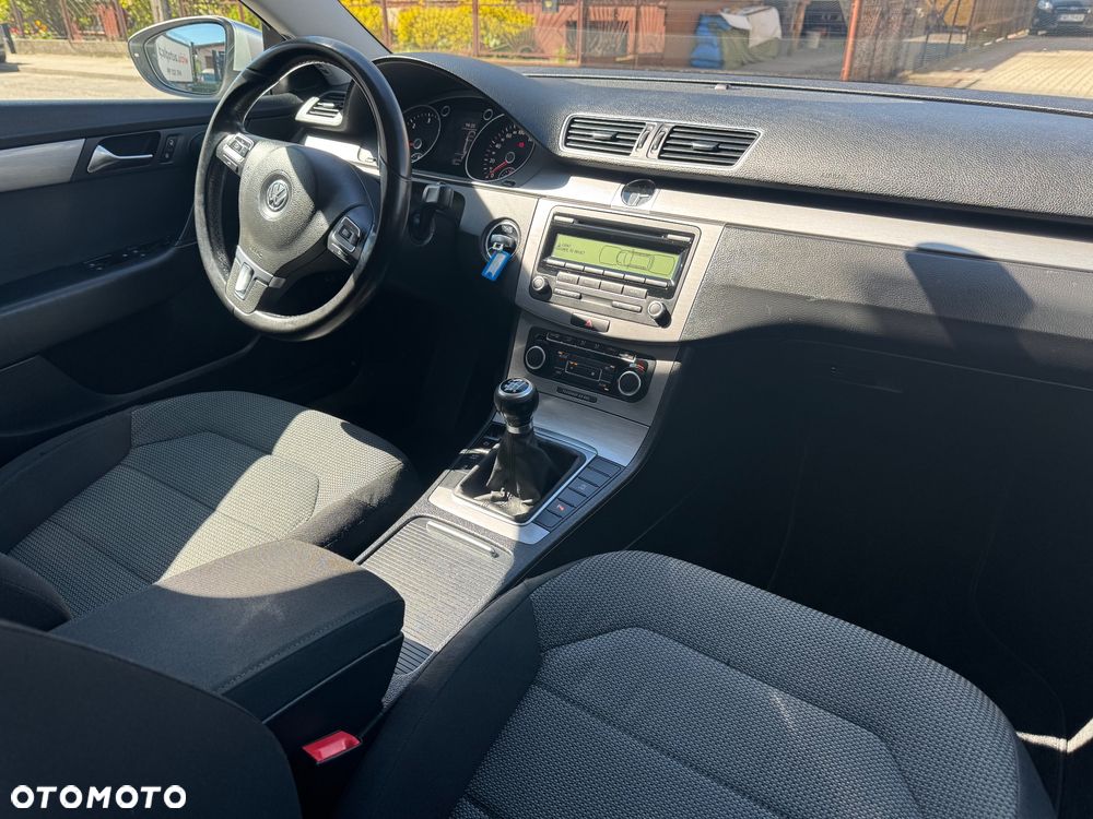 Volkswagen Passat 1.6 TDI Comfortline - 5