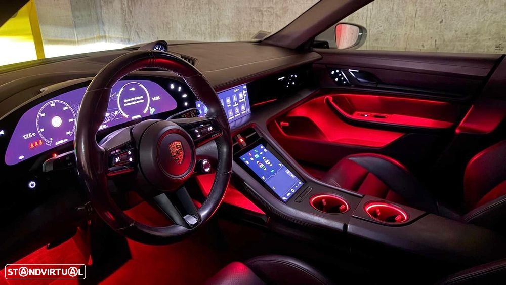 Porsche Taycan Cross Turismo 4 - 28