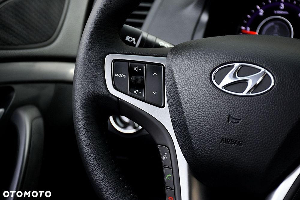 Hyundai i40 i40cw 1.7 CRDi Automatik Fifa World Cup Edition Silver - 23
