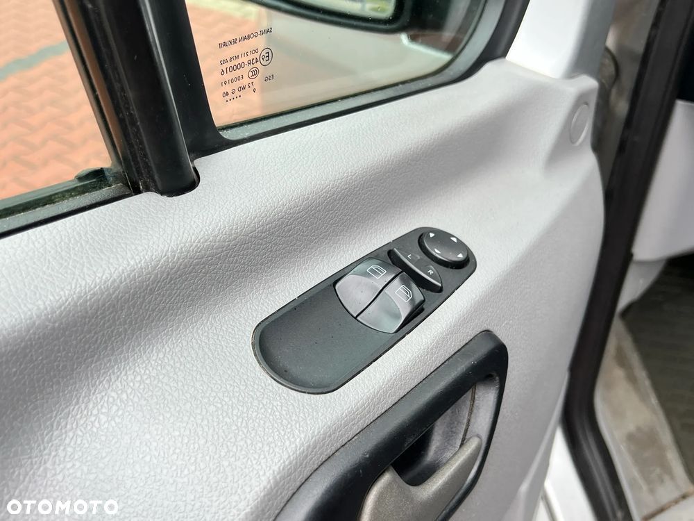 Mercedes-Benz Sprinter - 14